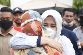 Cetak Sejarah, Tangis Haru Relawan Sambut Danny-Fatma di Posko ADAMA'