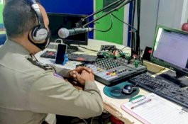 Melalui Radio, Kanit Dikyasa Satlantas Polres Wajo Gelorakan Kembali Wajo Bermasker