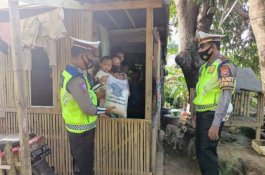 Peduli Warga di Masa Pandemi Covid-19, Satlantas Polres Wajo Rutinkan Patroli Sedekah