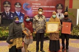 Peduli terhadap Hak Perempuan dan Anak, Barru Terima Penghargaan dari Kemenkumham