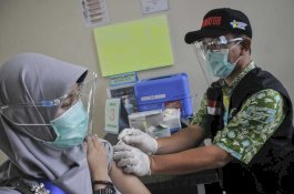 440 Ribu Nakes dan 23 Ribu Vaksinator Siap Vaksinasi Covid-19 di Indonesia