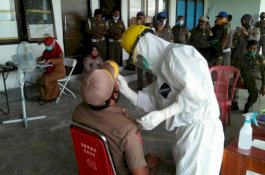 Antisipasi Penyebaran Covid 19, Satpol PP Kabupaten Sinjai Ramai-ramai Ikut Tes Swab