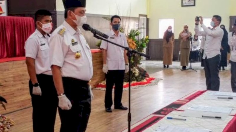 Lantik 812 Anggota BPD, Bupati Wajo Gunakan Masker dan Sarung Tangan