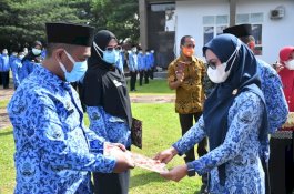 Bupati Luwu Utara Serahkan 150 SK CPNS