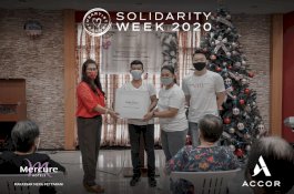Gelar Aksi Solidaritas, Mercure Makassar Nexa Pettarani Kunjungi Panti Werdha Theodora