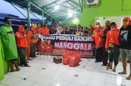 Peduli Kemanusiaan, Lintas Komunitas Pendukung ADAMA' Bantu Korban Banjir
