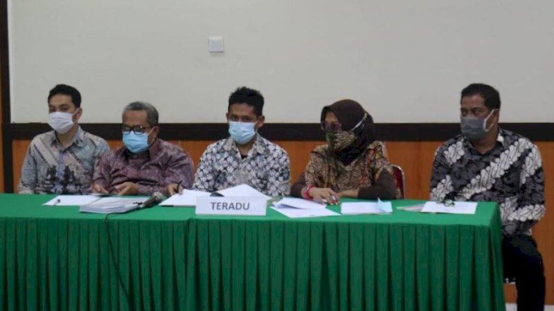Pemeriksaan di ruang sidang Bawaslu Provinsi Sulawesi Selatan, Kota Makassar, Selasa (22/12/2020).