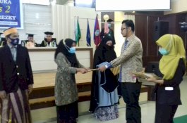 Dies Natalis Ke-2, Unimerz Beri Apresiasi kepada Dosen dan Staf Berprestasi yang Dorong Kemajuan Kampus