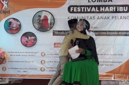 Pinjam Pelaminan Tetangga, K-apel Bikin Festival Hari Ibu Penuh Haru