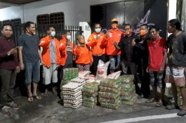 Kompak! Relawan ADAMA' Sermani dan Komunitas DP 521 Bergerak Bantu Korban Banjir 