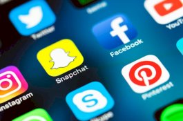 Rusia Blokir Facebook dan YouTube