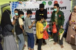 Jelang Akhir Tahun, MSI Berbagi Sembako kepada Anak Panti Asuhan