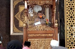 Kapolsek Jajaran Polres Barru Ingatkan Maklumat Kapolri kepada Warga