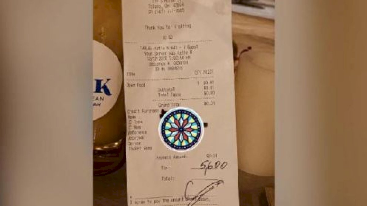 Pelanggan Baik Hati, Beri Uang Tip Rp79,5 Juta untuk Seluruh Karyawan Restoran