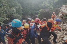 Tim Gabungan Evakuasi Mahasiswa FTI UMI yang Tenggelam saat Liburan