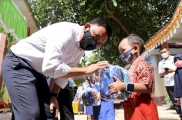 Salurkan Perlengkapan Sekolah Gratis di Masa Pandemi, Ilham Azikin: Kita Harus Tetap Berinovasi