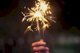 Dikira Rusak, Kembang Api Meledak di Kepala Pria Ini saat Memeriksanya