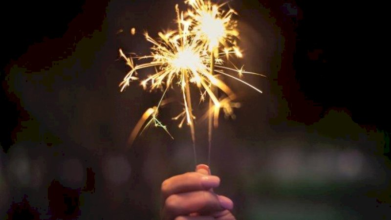 Dikira Rusak, Kembang Api Meledak di Kepala Pria Ini saat Memeriksanya