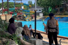 Personel Brimob Bone Pantau Objek Wisata dan Pelabuhan Penyeberangan