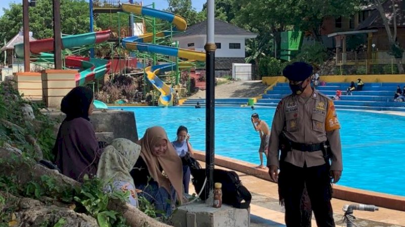 Personel Brimob Bone Pantau Objek Wisata dan Pelabuhan Penyeberangan