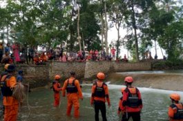 Warga Hanyut di Sungai Salutubu Luwu usai Teguk Miras, 1 Selamat, 1 Masih Pencarian