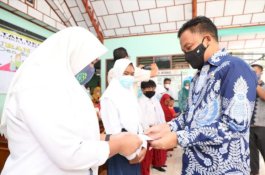 Desa Labbo Serahkan Beasiswa Pelajar, Bupati Bantaeng: Pembangunan SDM Seutuhnya