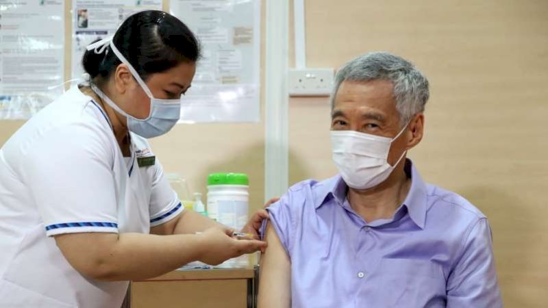  PM Singapura Paling Pertama Disuntik Vaksin Covid-19