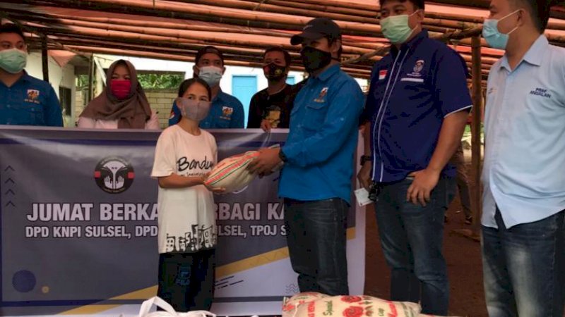 KNPI Sulsel Bersama TPOJ dan GAMKI Salurkan Bantuan Sembako