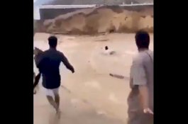 Heroik, Video Detik-Detik Penyelamatan Bocah yang Dihanyutkan Banjir di Arab Saudi