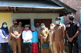 Dinsos Palopo Serahkan Bantuan ke Warga Buntu Datu yang Lumpuh