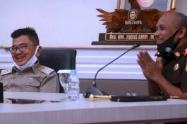 Belum Setahun, Pemkot Palopo Lepas Kajari Palopo Abraham Sahertian