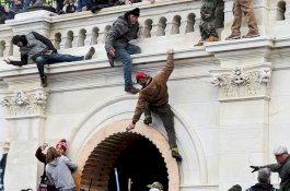 Pelantikan Biden Dibayangi Protes Bersenjata di 50 Ibu Kota Negara Bagian