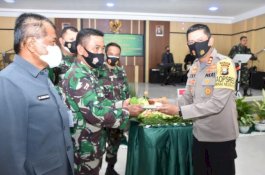 Peringati HUT Ke-64, Warga Korem 141/Toddopuli Gelar Syukuran dengan Protokol Kesehatan