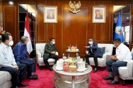 Pertemuan Gubernur Sulsel dan Bupati Selayar, Bahas Persoalan Listrik hingga Kawasan Ekonomi Khusus