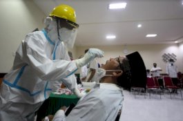 Ketua Bawaslu Sulsel hingga Pedagang Jalani Tes Swab, Bagaimana Hasilnya?