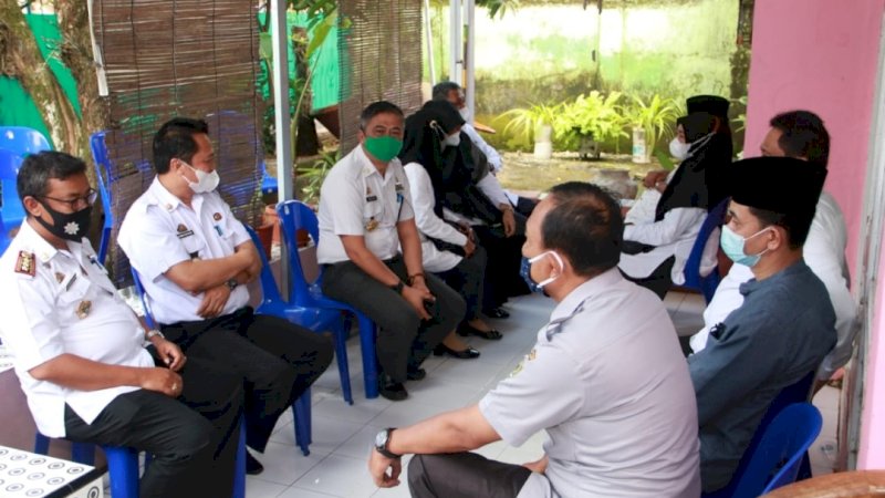 Suasana rumah duka atas meninggalnya ibunda dari Kepala Dinas Kominsta Barru, Syamsuddin. 