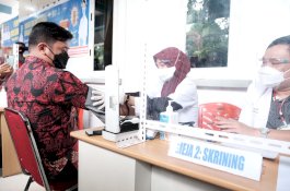 Vaksinasi Bupati Gowa Ditunda: Ibu Positif Covid-19, Hasil Swab Saya Belum Keluar