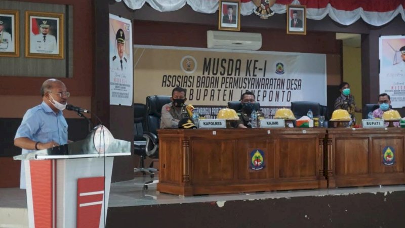 Bupati Jeneponto, Iksan Iskandar, membawakan sambutan pada musyawarah daerah (musda) pertama Asosiasi Badan Permusyawaratan Desa (ABPD) di Ruang Pola Panrannuanta, Kamis (14/1/2021).