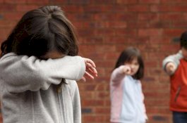 Wanita Ini Disuruh Bayar hingga Cium Kaki Sepupu Bila Ingin Nonton TV