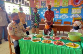 Latih Anak Didiknya Racik Obat Tradisional, Guru Honorer Ini Dapat Hadiah dari Bupati Bantaeng