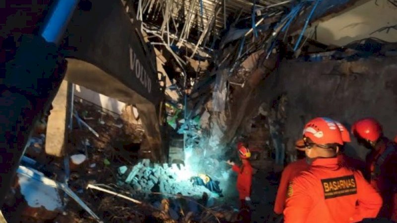 Tim SAR Evakuasi Empat Korban Gempa Sulbar, Dua Sudah Tidak Bernyawa