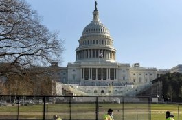 Jelang Pelantikan Biden, Polisi AS Tangkap Pria Hendak Masuk Gedung Capitol Bawa Senjata dan 500 Amunisi