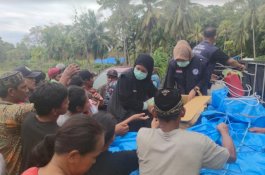 Yayasan Sosial Peduli dan Berbagi Pangkep Salurkan Langsung Bantuan ke Pengungsian