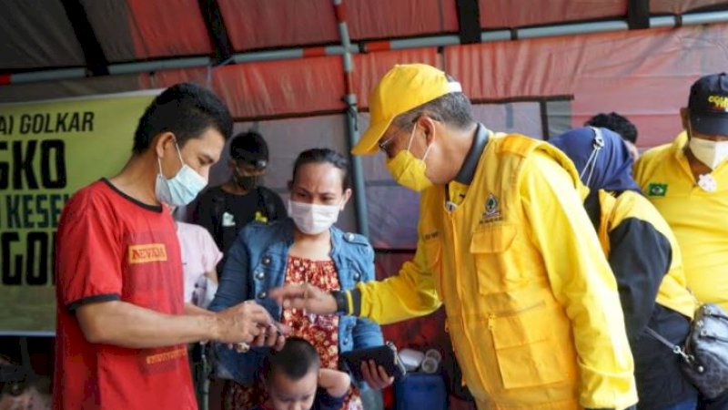 Ketua DPD I Golkar Sulsel, Taufan Pawe, memantau langsung lokasi gempa bumi di Kota Mamauju, Sulawesi Barat, Senin (18/1/2021).