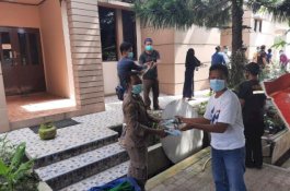Peduli Sulbar, Stasiun Karantina Pertanian Parepare Ikut Salurkan Bantuan