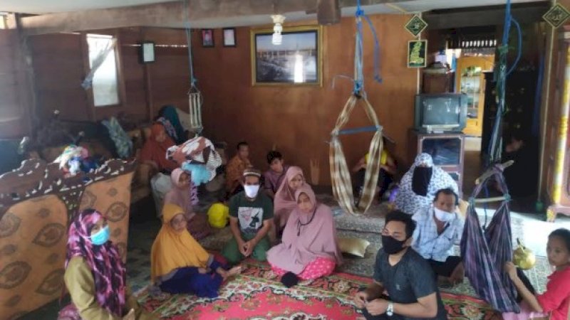 Ketakutan, Puluhan Warga Mamuju Korban Gempa Mengungsi ke Barru