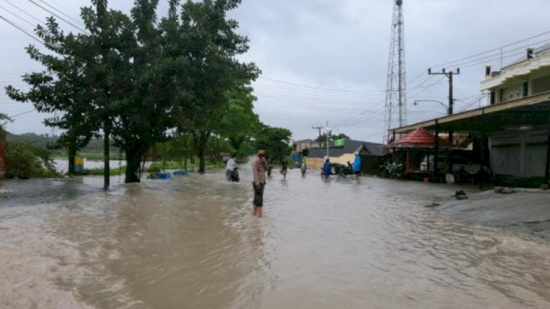 Sudah Jadi Langganan, Jalan Poros Jeneponto-Bantaeng Tergenang Banjir