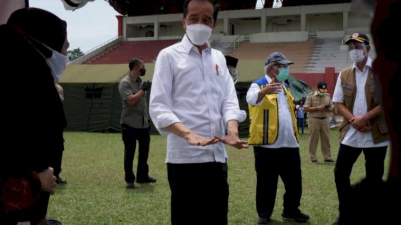 Presiden Joko Widodo (Jokowi) dalam kunjungan ke Kabupaten Mamuju, Sulbar, Selasa (19/1/2021).