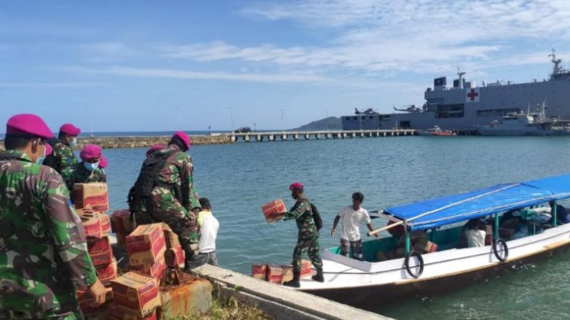 Jangkau Warga Pesisir, TNI AL Kembali Distribusikan Bantuan Logistik di Pulau Karampuang