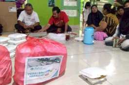 Warga Blok 8 Perumnas Masih Mengungsi, Sudah 2 Hari Muslimah Wahdah Sumbang Makan Malam